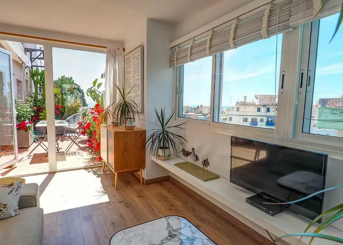 Secret Garden By Hello Homes *